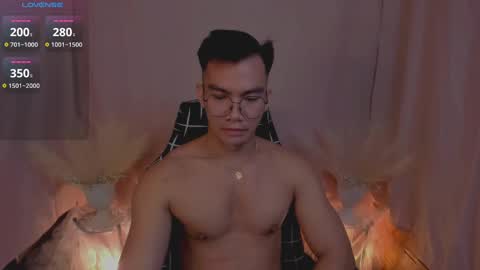 Snapshot of 000batman000 chatting on 12-11-24, 01:37 Bruce online show from 12-11-24, 01:37