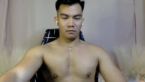 Snapshot of 000batman000 chatting on 12-12-24, 03:10 Bruce online show from 12-12-24, 03:10