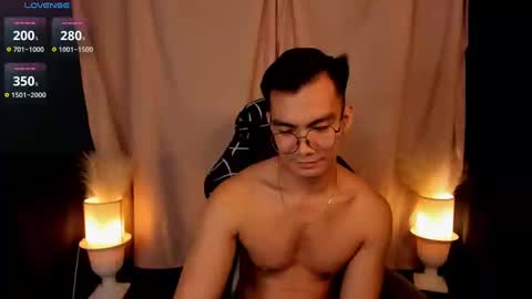 Snapshot of 000batman000 chatting on 02-05-25, 08:32 Bruce online show from 02-05-25, 08:32