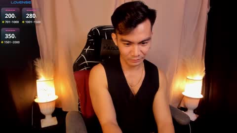 Snapshot of 000batman000 chatting on 02-10-25, 07:04 Bruce online show from 02-10-25, 07:04