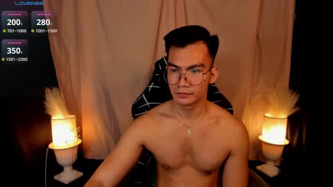 Snapshot of 000batman000 chatting on 02-20-25, 05:01 Bruce online show from 02-20-25, 05:01