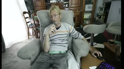 Snapshot of 00jeff31 chatting on 05-18-26, 02:45 jeff online show from 05-18-26, 02:45