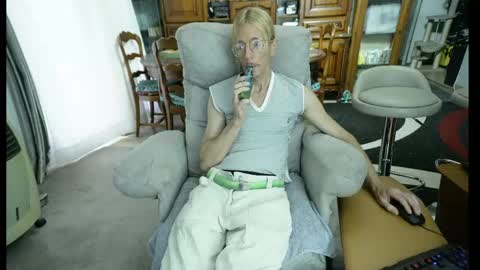 Snapshot of 00jeff31 chatting on 05-31-26, 06:53 jeff online show from 05-31-26, 06:53