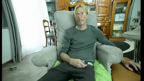 Snapshot of 00jeff31 chatting on 06-15-26, 11:45 jeff online show from 06-15-26, 11:45