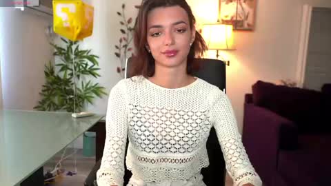 Snapshot of 0_perfect_imperfection_0 chatting on 05-12-26, 10:18 Olivia online show from 05-12-26, 10:18