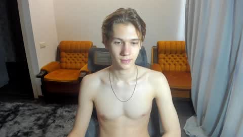 Snapshot of 0verlandd chatting on 01-15-25, 03:33 Adam online show from 01-15-25, 03:33