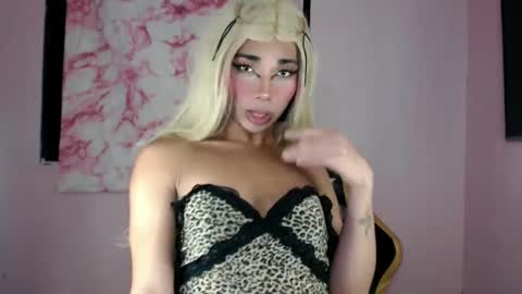 Snapshot of 18_nicole chatting on 02-22-25, 12:05 barbie online show from 02-22-25, 12:05