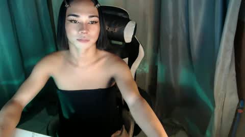 Snapshot of 18_nicole chatting on 03-06-25, 09:58 barbie online show from 03-06-25, 09:58