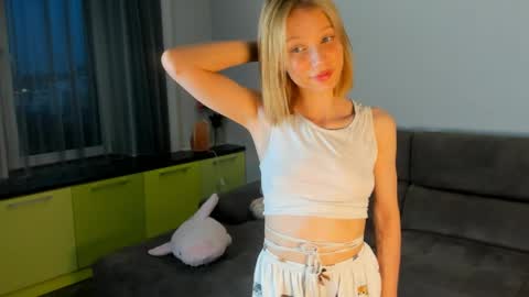 Snapshot of 18kira18 chatting on 06-01-26, 04:41 Kira online show from 06-01-26, 04:41