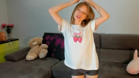 Snapshot of 18kira18 chatting on 06-22-26, 04:48 Kira online show from 06-22-26, 04:48