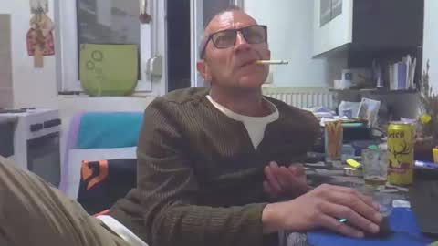 Snapshot of 1973man chatting on 04-23-26, 10:12 1973man online show from 04-23-26, 10:12