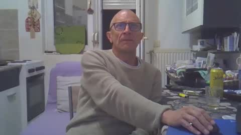 Snapshot of 1973man chatting on 04-26-26, 10:18 1973man online show from 04-26-26, 10:18