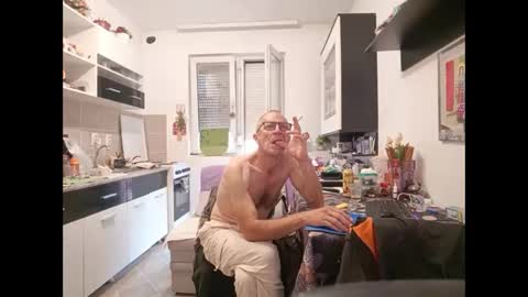 Snapshot of 1973man chatting on 06-09-26, 10:38 1973man online show from 06-09-26, 10:38