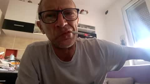 Snapshot of 1973man chatting on 06-20-26, 09:23 1973man online show from 06-20-26, 09:23