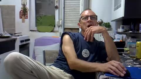 Snapshot of 1973man chatting on 06-21-26, 12:02 1973man online show from 06-21-26, 12:02