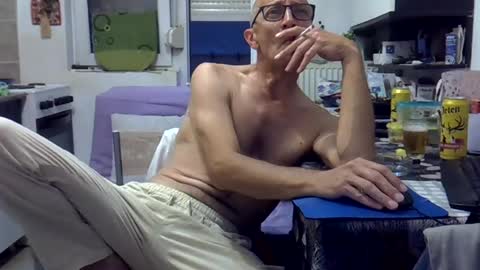 Snapshot of 1973man chatting on 06-22-26, 06:38 1973man online show from 06-22-26, 06:38