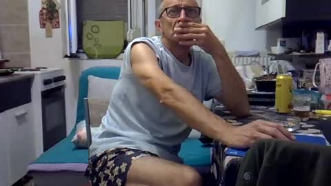 Snapshot of 1973man chatting on 07-05-26, 11:56 1973man online show from 07-05-26, 11:56