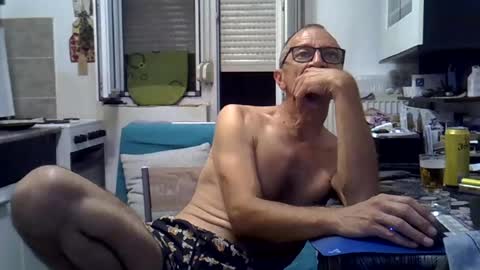 Snapshot of 1973man chatting on 07-09-26, 08:02 1973man online show from 07-09-26, 08:02