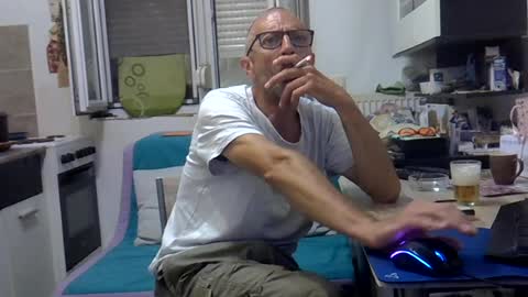 Snapshot of 1973man chatting on 07-21-26, 12:35 1973man online show from 07-21-26, 12:35