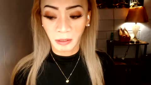 Snapshot of 1bigsurprise4you chatting on 06-22-26, 01:40 angel online show from 06-22-26, 01:40