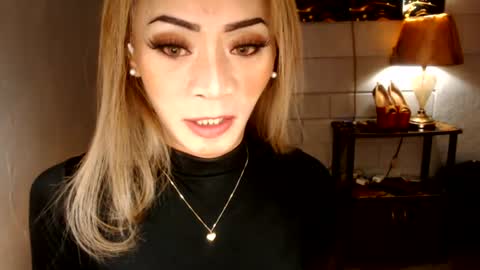 Snapshot of 1bigsurprise4you chatting on 06-27-26, 07:19 angel online show from 06-27-26, 07:19