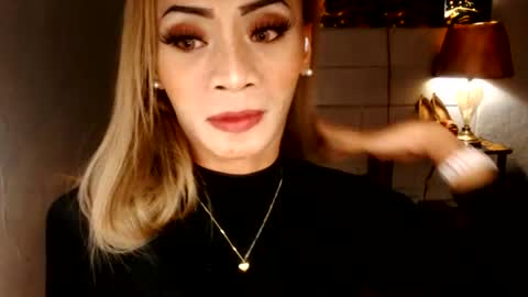 Snapshot of 1bigsurprise4you chatting on 07-06-26, 08:00 angel online show from 07-06-26, 08:00