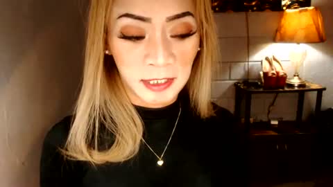 Snapshot of 1bigsurprise4you chatting on 07-15-26, 05:40 angel online show from 07-15-26, 05:40