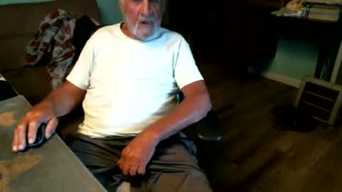Snapshot of 1handyanddee chatting on 06-29-26, 12:17 1handyanddee online show from 06-29-26, 12:17