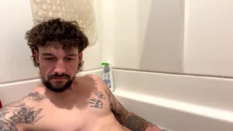 Snapshot of 1hugecumshots69 chatting on 12-18-25, 07:09 Daddy online show from 12-18-25, 07:09