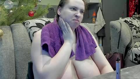 Snapshot of 1lindsey1 chatting on 12-24-24, 08:11 1LINDSEY1 online show from 12-24-24, 08:11