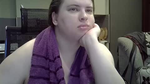 Snapshot of 1lindsey1 chatting on 09-17-25, 02:19 1LINDSEY1 online show from 09-17-25, 02:19
