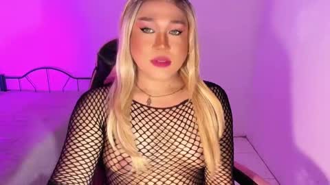 Snapshot of 1lovelymess chatting on 10-17-25, 03:10 1lovelymess online show from 10-17-25, 03:10