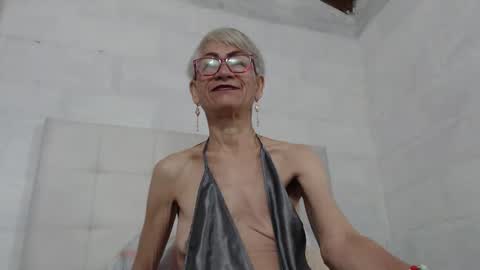 Snapshot of 1miss_monserrate chatting on 01-20-25, 11:13 Miss Monserrate online show from 01-20-25, 11:13