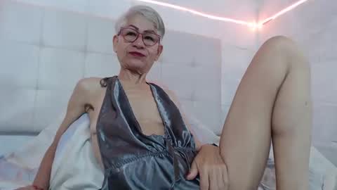 Snapshot of 1miss_monserrate chatting on 03-10-25, 11:53 Miss Monserrate online show from 03-10-25, 11:53