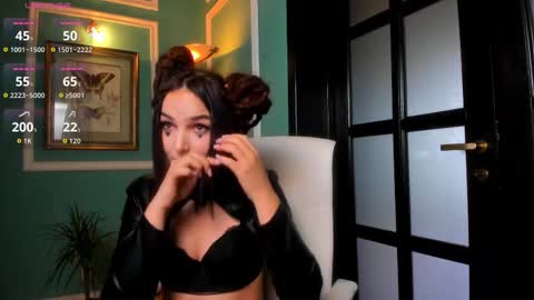 Moona  online show from 10-15-25, 12:49