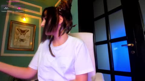 Moona  online show from 10-28-25, 01:47