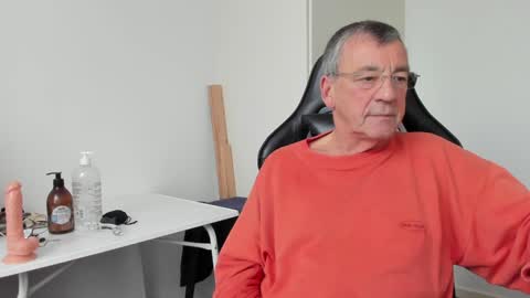 Henk online show from 12-29-24, 01:28