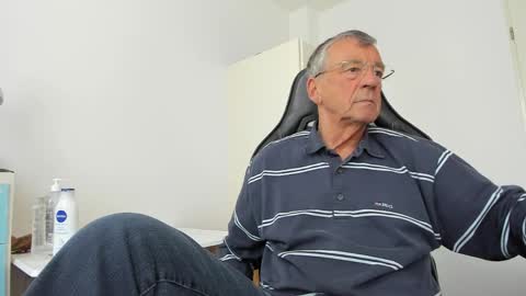 Snapshot of 200gentleman chatting on 05-12-26, 11:40 Henk online show from 05-12-26, 11:40