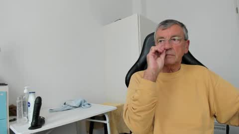 Snapshot of 200gentleman chatting on 05-19-26, 01:50 Henk online show from 05-19-26, 01:50
