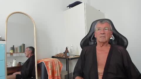 Snapshot of 200gentleman chatting on 06-21-26, 02:19 Henk online show from 06-21-26, 02:19