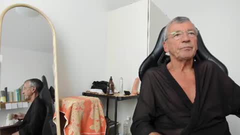 Snapshot of 200gentleman chatting on 08-04-26, 03:03 Henk online show from 08-04-26, 03:03