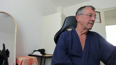 Snapshot of 200gentleman chatting on 08-06-26, 10:17 Henk online show from 08-06-26, 10:17