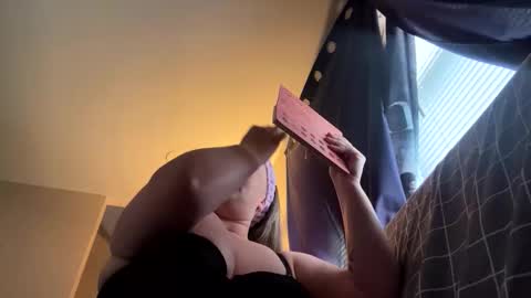 Snapshot of 22thickfatpussy chatting on 04-13-26, 01:16 22thickfatpussy online show from 04-13-26, 01:16