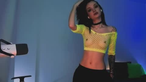 Snapshot of 2b_ chatting on 04-27-26, 01:03 Sasha weekend from 14 to 27 November online show from 04-27-26, 01:03