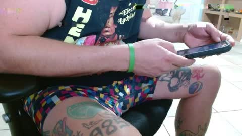 Snapshot of 2dirtyhillbillies chatting on 05-06-26, 11:43 ThrillBilly online show from 05-06-26, 11:43
