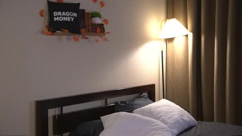 Elley  online show from 10-24-25, 06:54