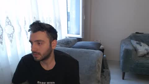 Snapshot of 2handsomeman chatting on 05-19-26, 04:35 Berk online show from 05-19-26, 04:35