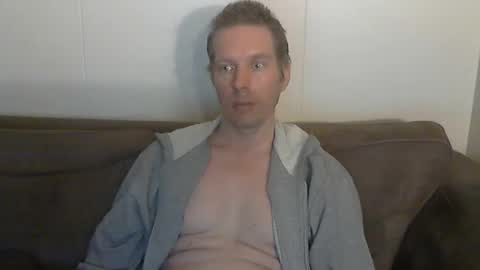 2small4you83 online show from 04-01-26, 01:28