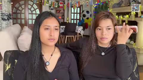 Snapshot of 2summerlove2 chatting on 06-25-26, 07:07 Dalilah and Tarah online show from 06-25-26, 07:07