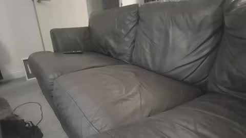 33UK online show from 11-26-25, 01:06